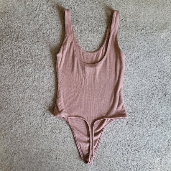 Aritzia Babaton scoop neck ribbed tank thong bodysuit size XS - Picture 5 of 11
